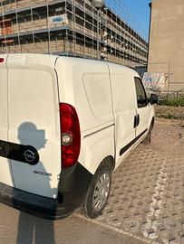 opel combo a pezzi o intera