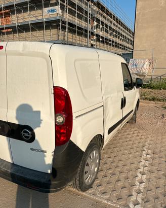 opel combo a pezzi o intera