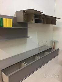 Parete attrezzata e tavolo Berloni