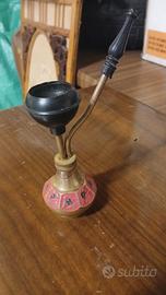 Antica pipa in ottone ad acqua. 