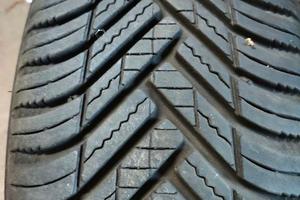 gomme 4 stagioni 185/55/15 con relativi cerchi