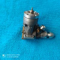 aeromodellismo motore potente con scarico posterio