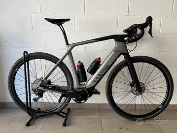 Bicicletta elettrica E-Gravel Canyon Grail ON CF7
