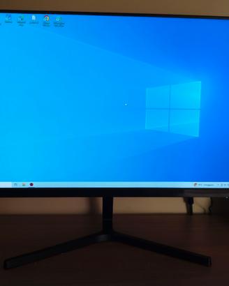 PC fisso con schermo tastiera e mouse 