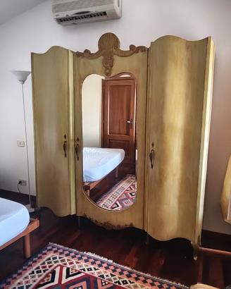 Armadio vintage d'epoca a 3 ante con specchio sago