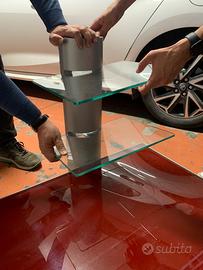 Tavolino parete attrezzata con mensole in vetro