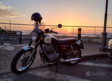 moto MASH FIVE HUNDRED