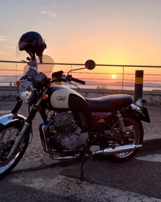 moto MASH FIVE HUNDRED