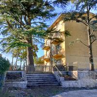 Casa singola tri famigliare