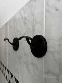 Porta accappattoio in metallo verniciato nero