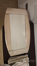 Specchio decorato in argento