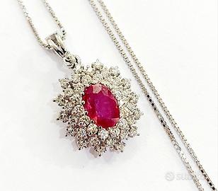 Collana pendente con Rubino Ovale e Diamanti Oro