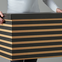 Scatola piena di panno lenci