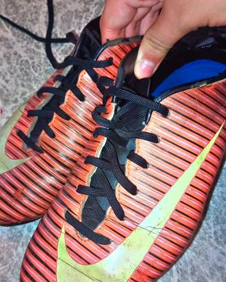 Scarpe calcio , scarpe bambino , parastinchi