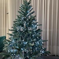 Albero di natale con luci led bianche