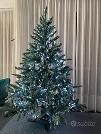 Albero di natale con luci led bianche