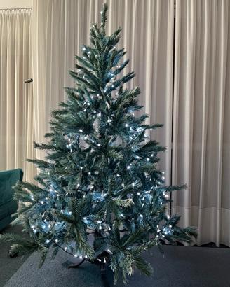 Albero di natale con luci led bianche