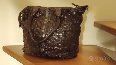 Borsa in pelle intrecciata