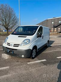 Nissan primastar 2011