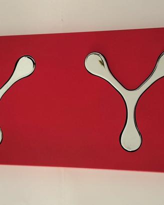 Appendiabiti da parete in metallo rosso