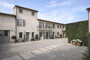 Grande Cascina da Ristrutturare - Ideale per Edili