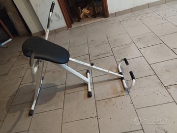 Attrezzo per addominali panca