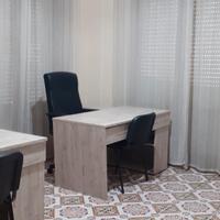 Stanza d'ufficio arredata a casoria