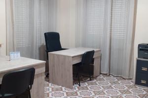 Stanza d'ufficio arredata a casoria