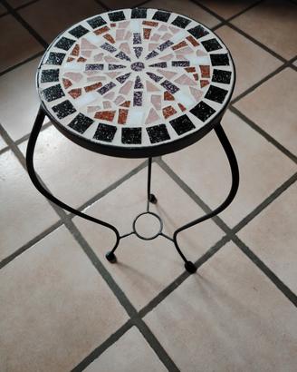tavolino arredo con base mosaica e appoggio vaso 