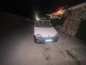 Fiat 600 compreso passaggio