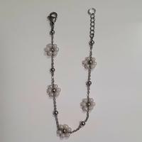 Braccialetto con fiorellini bianchi e oro 