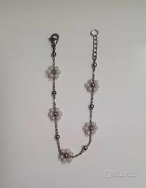 Braccialetto con fiorellini bianchi e oro 