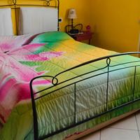 Letto matrimoniale con contenitore e comodini