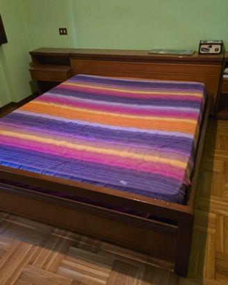 letto matrimoniale con comodini  + como'+ armadio