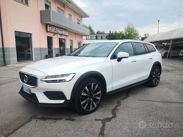 Volvo V60 Cross Country D4 AWD Geartronic ***TENUT