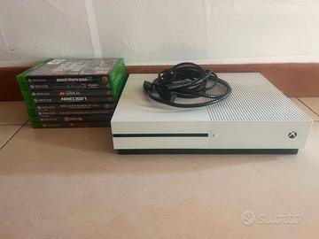 Xbox One S con cavi + 8 videogiochi