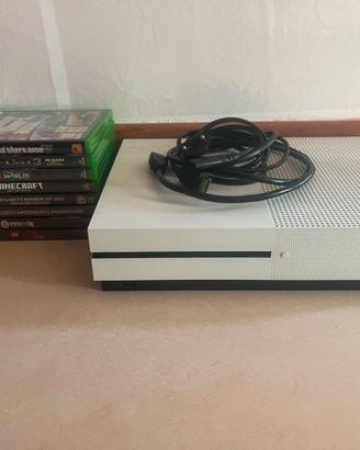 Xbox One S con cavi + 8 videogiochi