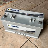 Batteria piombo acido Varta 90 Ah