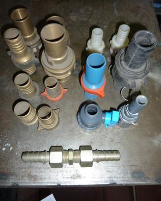 Raccordi plastici e ottone per liquidi e aria vari