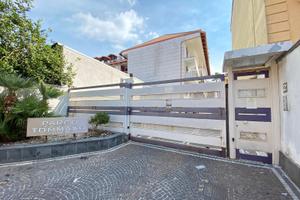 4Vani 1°Piano+DUE Posti Auto Via Verdi MAV427