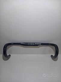 Manubrio FSA SLK compact in carbonio 440 mm