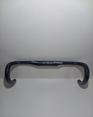 Manubrio FSA SLK compact in carbonio 440 mm