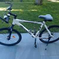 Mountain bike Bianchi con contachilometri 