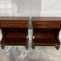 Coppia di comodini in legno