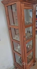 Vetrina in legno ad una anta