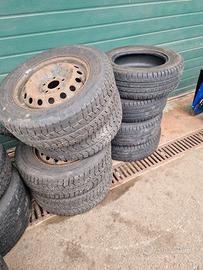 Gomme invernali con cerchi + estive. 215/65 R16C