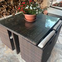 Tavolo da giardino completo con 4 sedie e cuscini