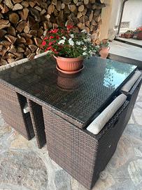 Tavolo da giardino completo con 4 sedie e cuscini