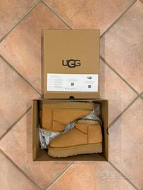 Stivaletti UGG taglia 36