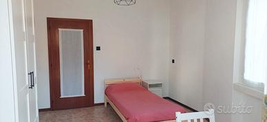 Stanza singola per studentesse universitarie